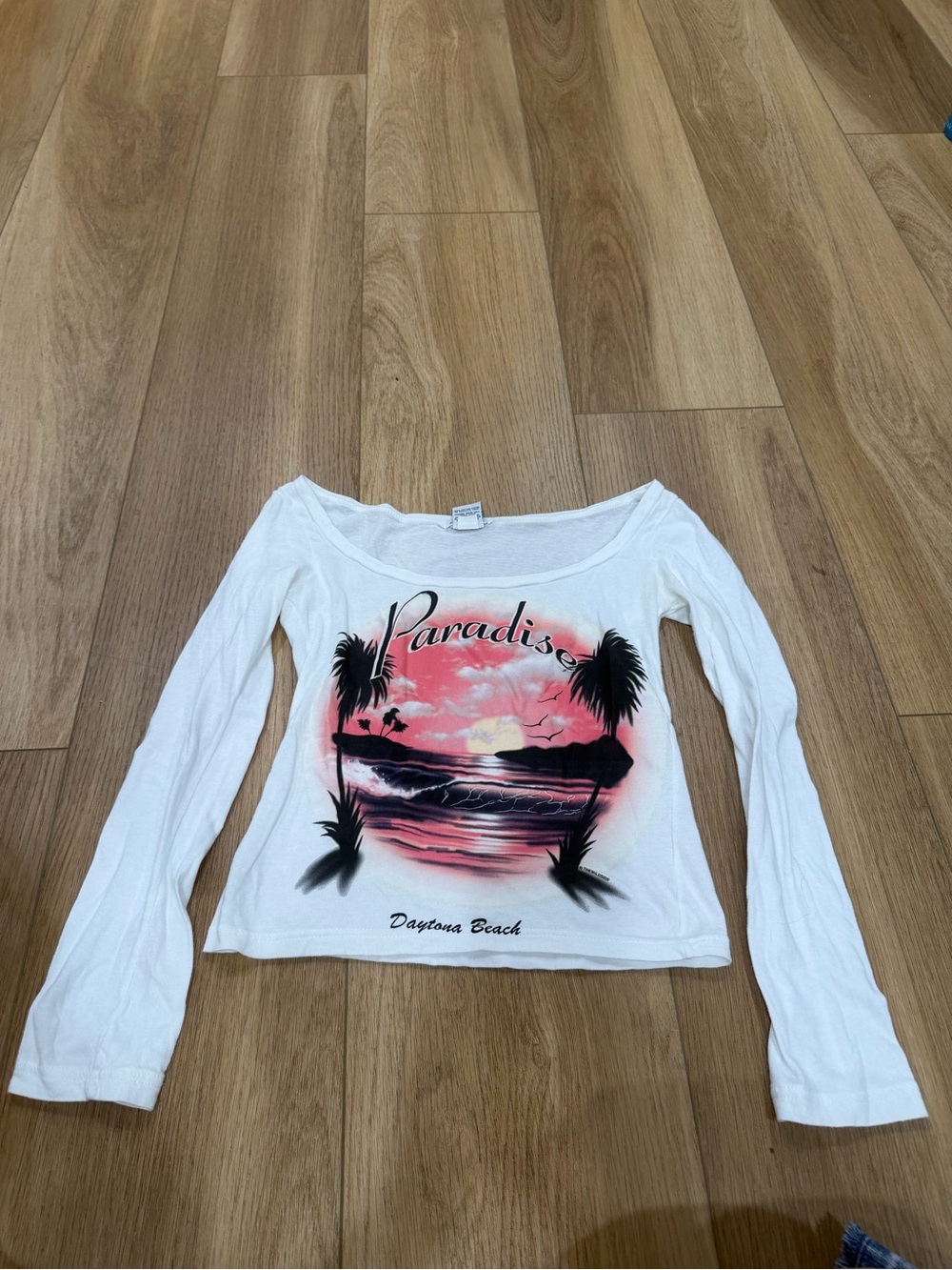 Old Navy Paradise Daytona Beach White Long-Sleeve Graphic Top